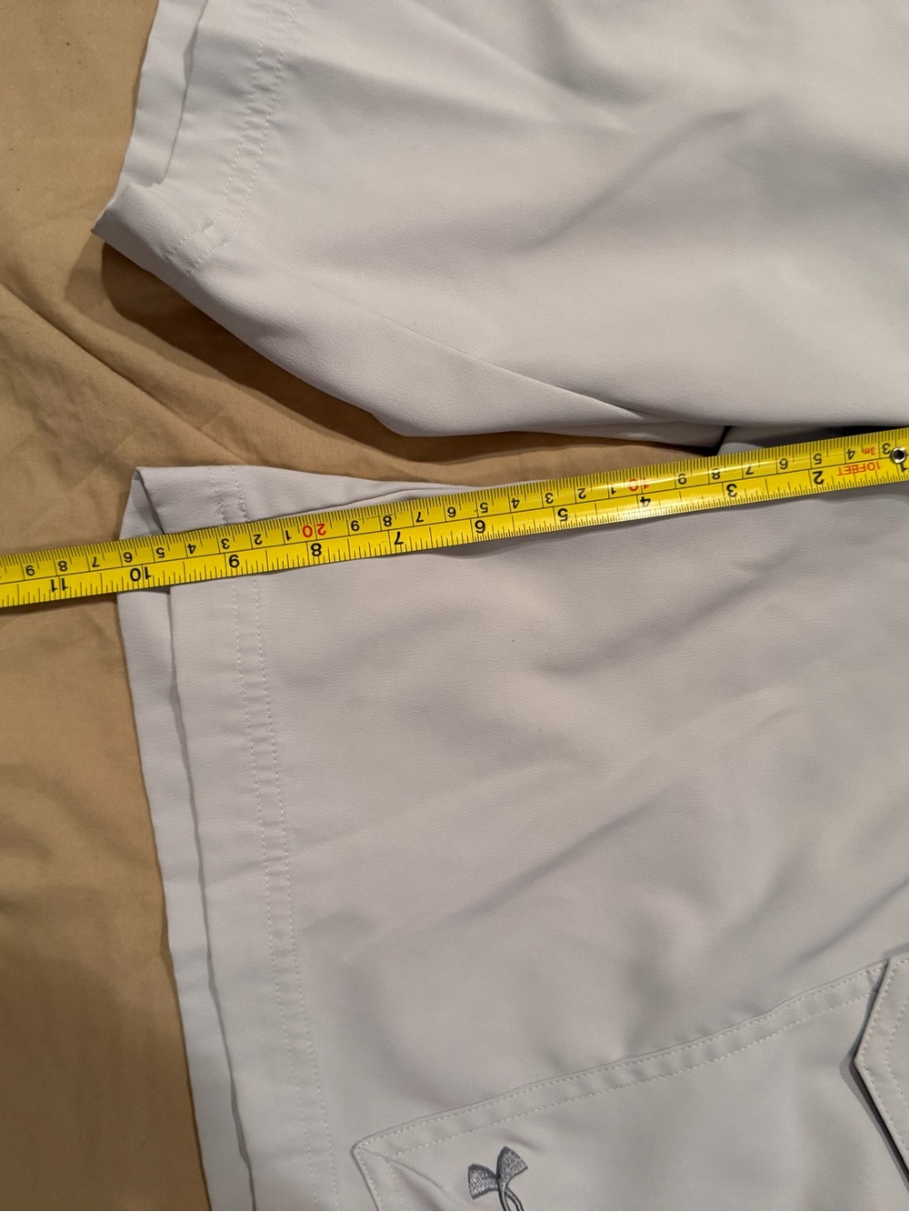 Men’s under armour light gray cargo shorts size 36. EUC - Picture 5 of 5